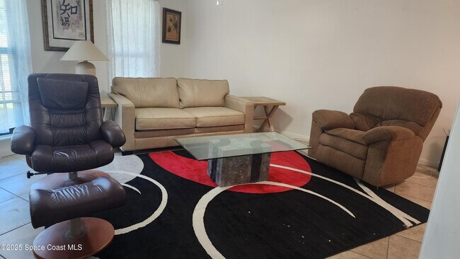 Building Photo - 2816 Manor Dr NE