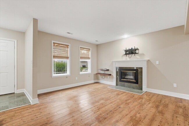 Building Photo - 420 N Village Cir