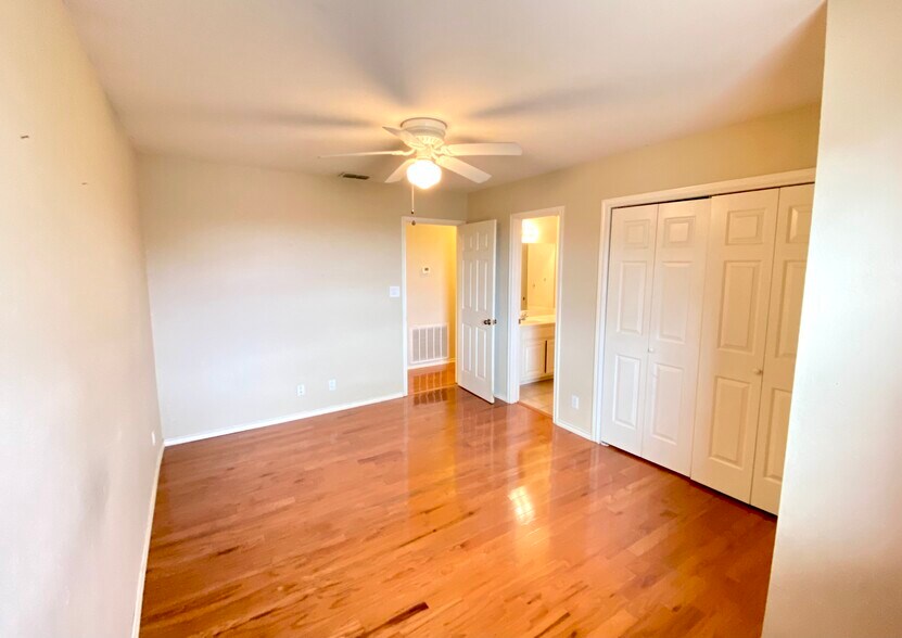 Building Photo - 1551 Briarwyck Dr