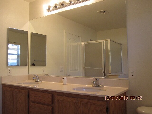 Building Photo - Garland Grove a very Nice Home in the South West!!!