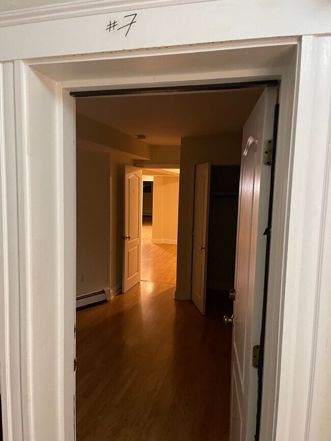 Building Photo - 3-bed Brownstone on Comm Ave in Packard's ...