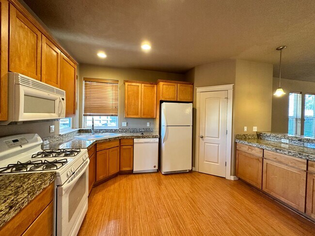 Building Photo - SPACIOUS SINGLE FAMILY HOME LOCATED IN SW REDMOND!