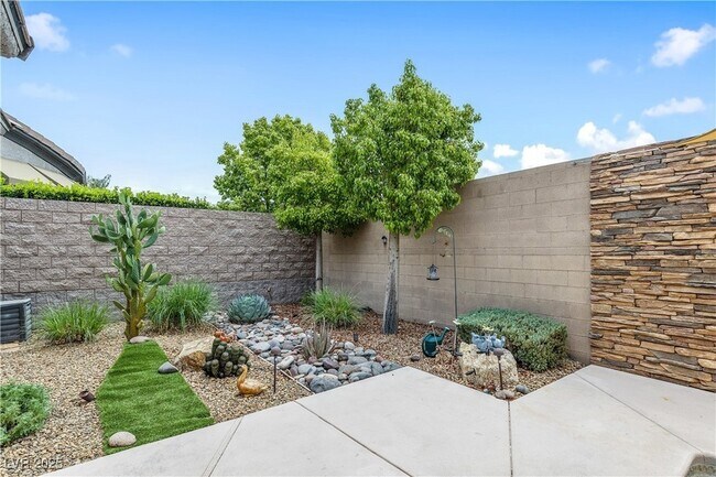 Building Photo - 2611 Savannah Springs Ave