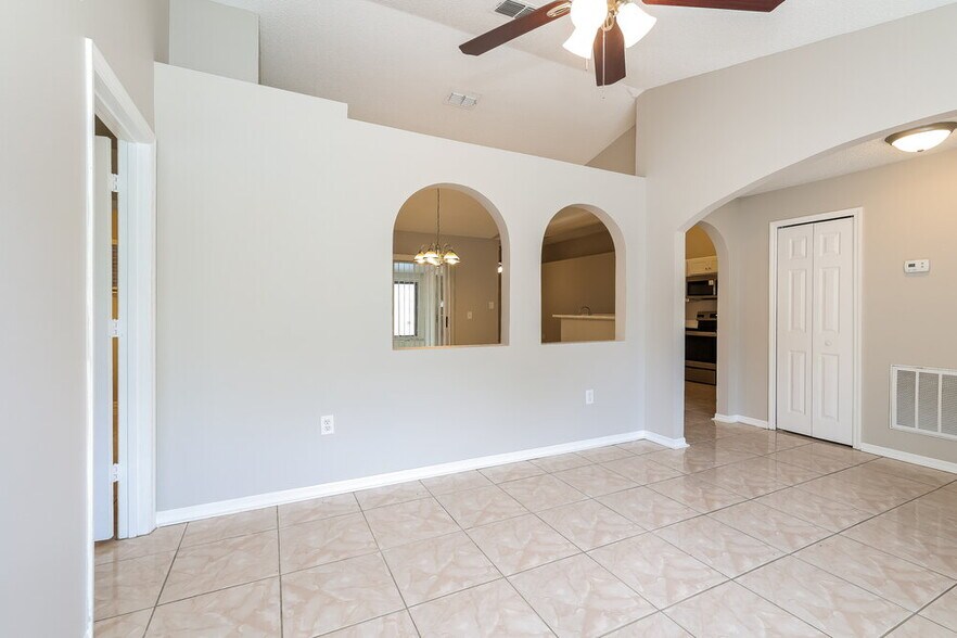 Building Photo - 5 Sequoia Way