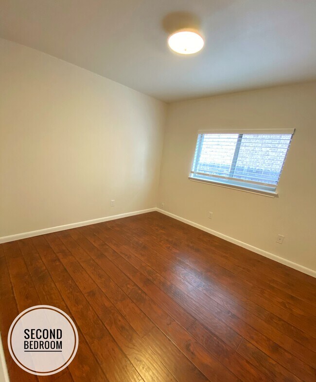 Building Photo - 215 Rim Rock Dr