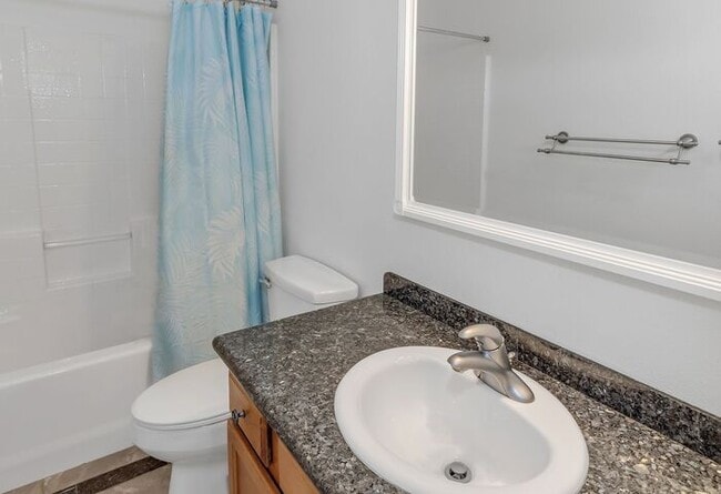 Building Photo - Beautiful & Spacious 4Bd 3.5Bath Home w/An...