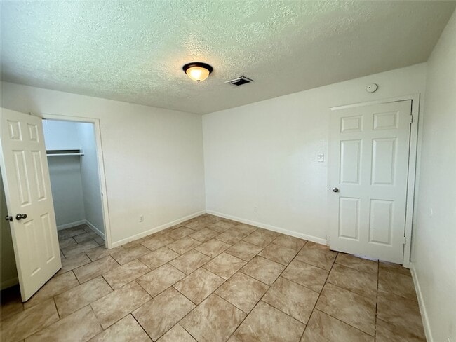 Building Photo - 10715 Sagewillow Ln