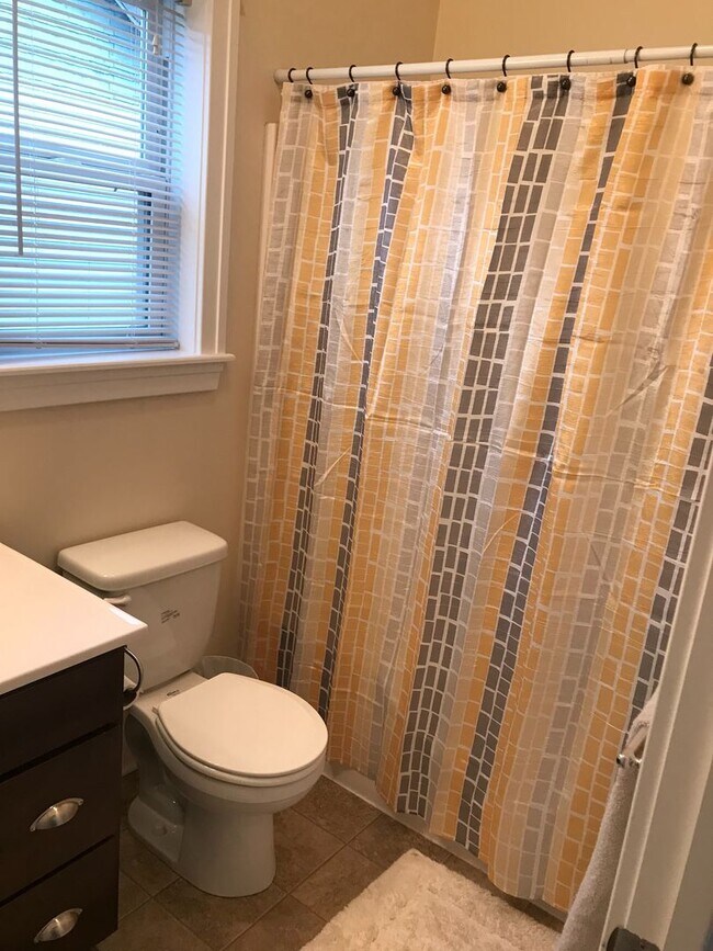 Building Photo - 4 Bedroom, 2 Bath Home available July 2025...