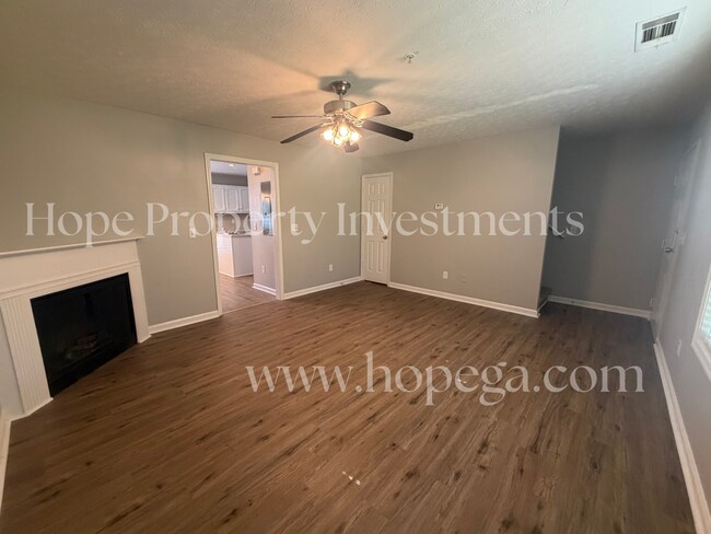 Building Photo - 5 E Newnan Rd