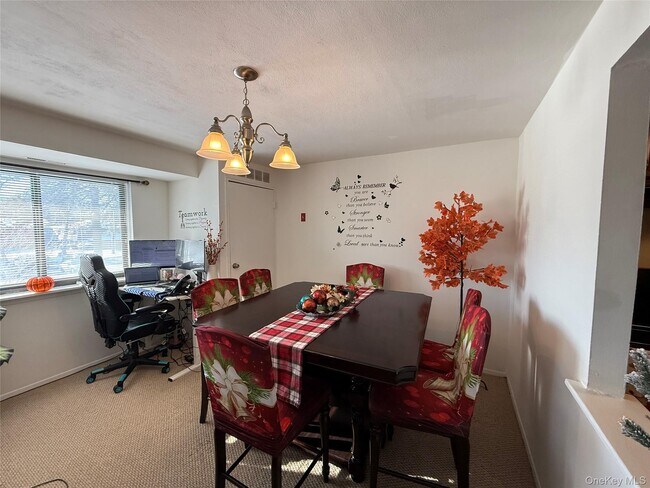 Building Photo - 55 Pinebrook Pl