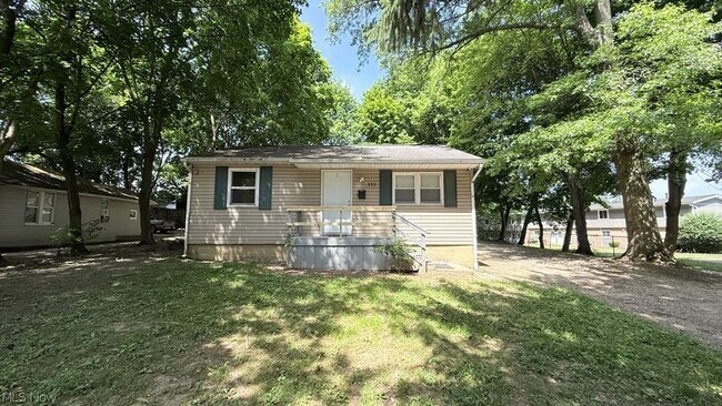 Building Photo - 888 Garfield St