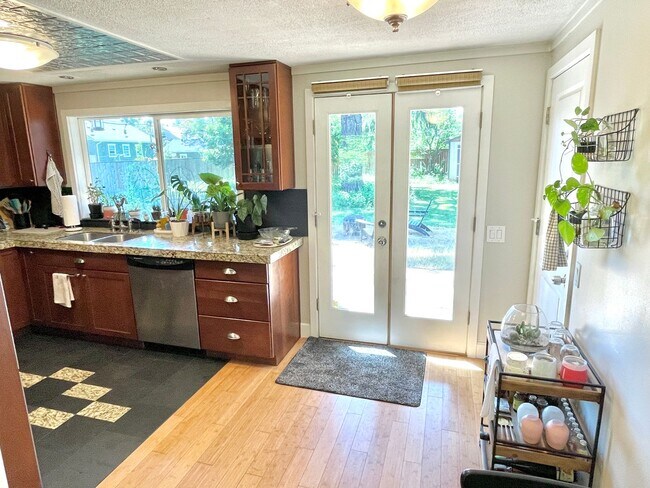 Building Photo - Powellhurst-Gilbert Updated Ranch Home wit...