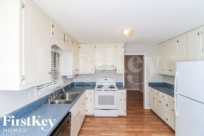 Building Photo - 1570 Sprayberry Dr