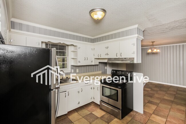 Building Photo - 1454 Fork Ave