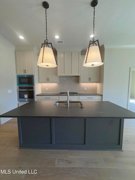 Building Photo - 107 Southern Oak Wy