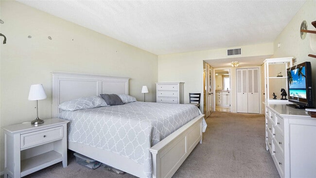 Building Photo - 4020 Galt Ocean Dr