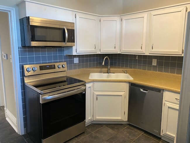 Building Photo - Lovely Home in Tower Grove South