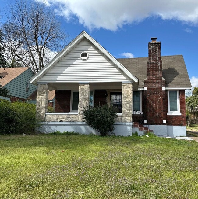 Primary Photo - 965 University St
