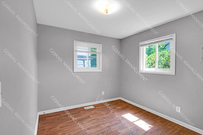 Building Photo - 3733 Beecher Rd