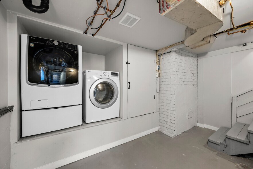 Building Photo - 4525 5th Ave NE