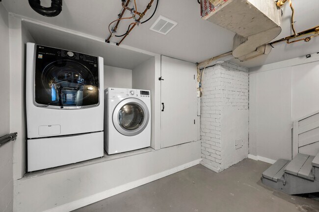 Building Photo - 4525 5th Ave NE