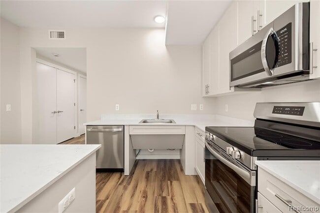 Building Photo - 16530 E Warren Ave