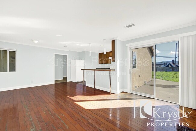 Building Photo - 121 Radcliffe Dr