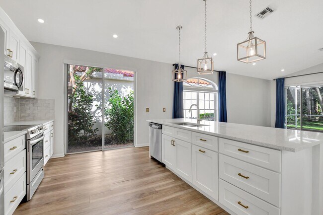 Building Photo - 3947 Redondo Way
