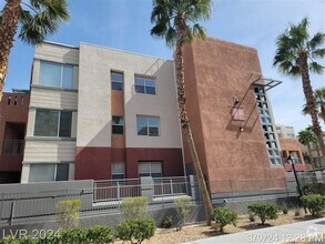 Building Photo - MIDRISE 2 BED, 2 BATH CONDO IN GUARD-GATED...