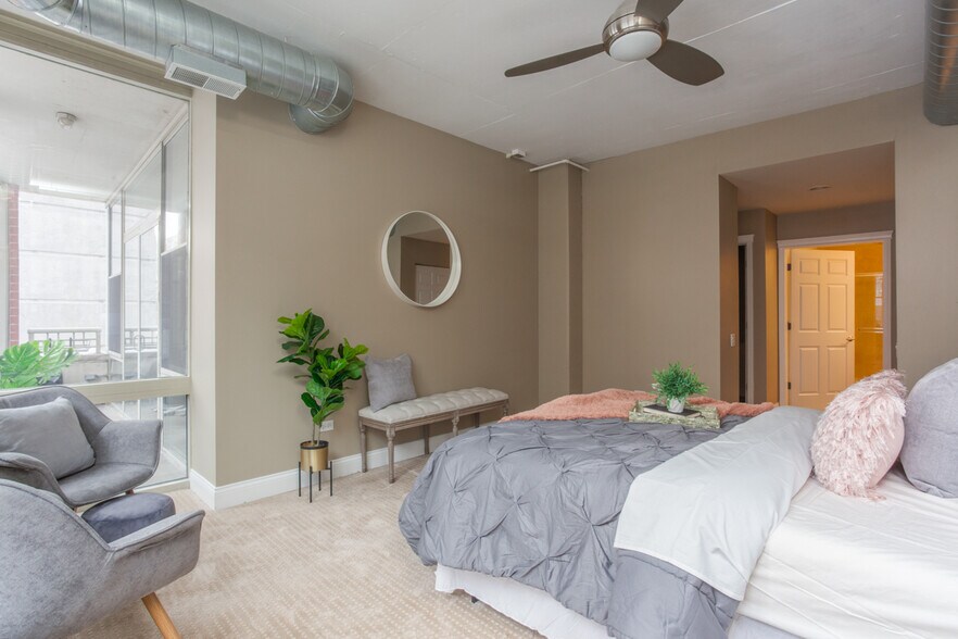 Building Photo - 1001 W Madison St