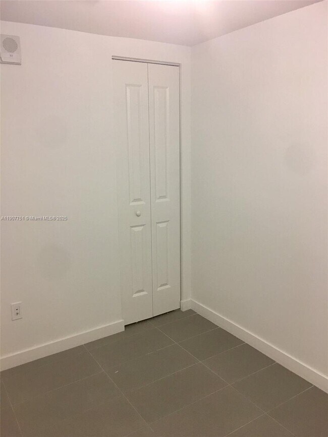 Building Photo - 1600 NE 1st Ct