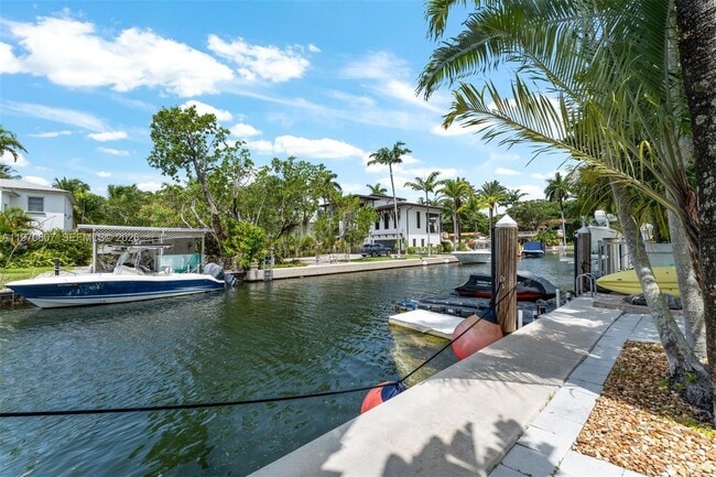 Building Photo - 3560 W Fairview St