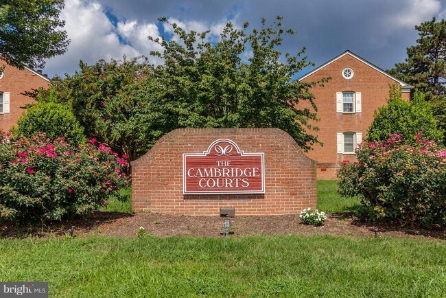 Building Photo - 2401 Arlington Blvd