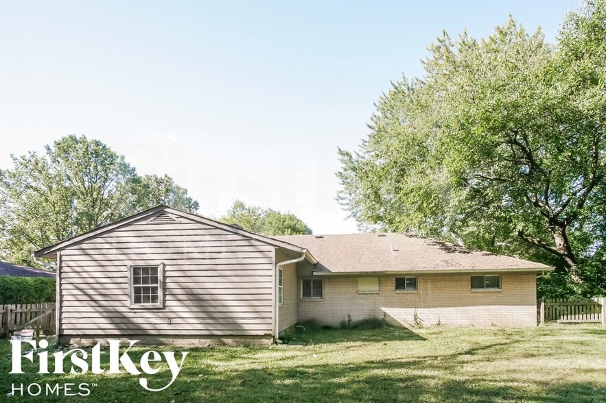 Building Photo - 5779 N Alton Ave