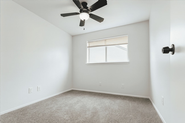 Building Photo - 7015 Maple Fox Dr