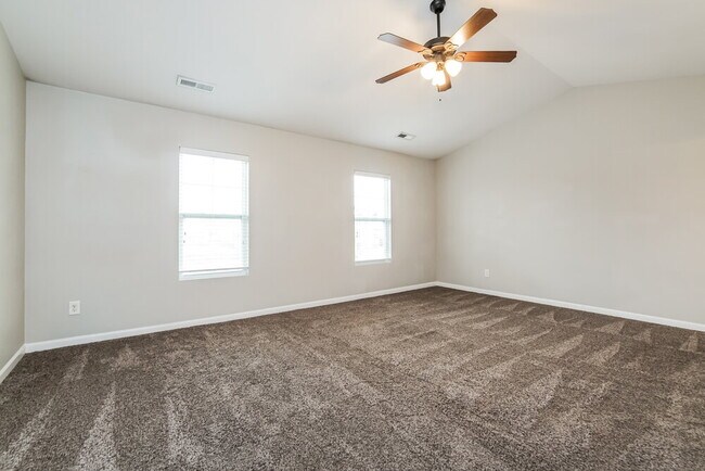 Building Photo - 167 Woodcreek Ln