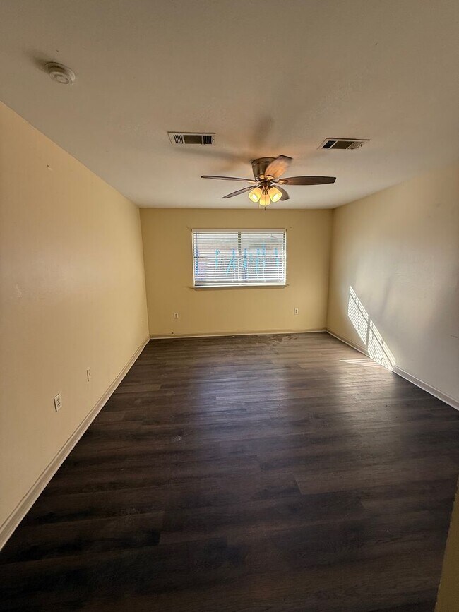 Building Photo - AM 8181-83 Jefferson Park