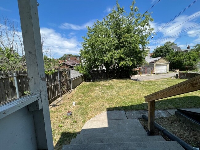 Building Photo - 121 Bausman St