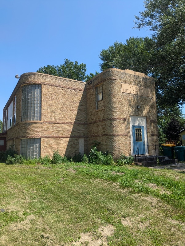 Building Photo - 480 Park St E