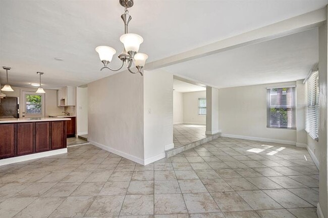 Building Photo - 933 SW 19th St