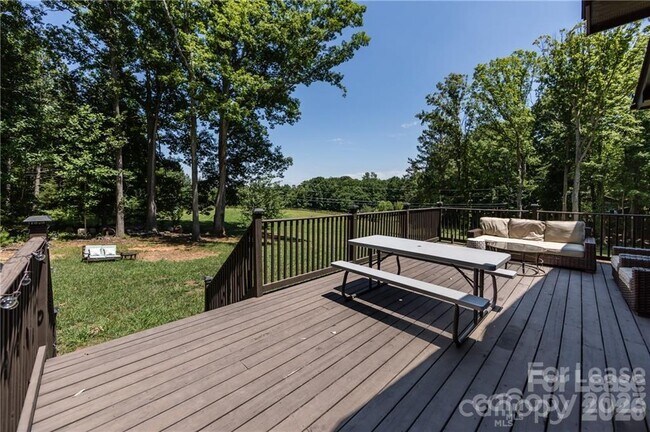 Building Photo - 8511 Viking Dr