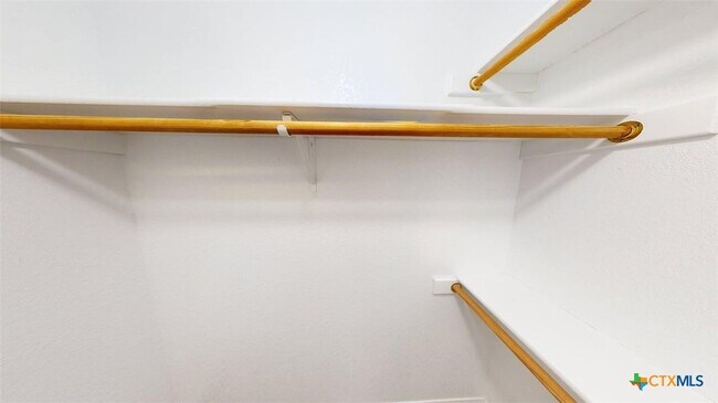 Building Photo - 609 Man O War Dr