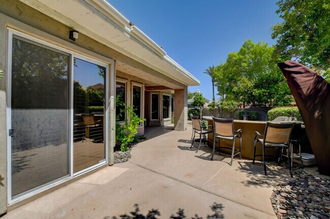 Building Photo - Single Story in Country Club Hills!