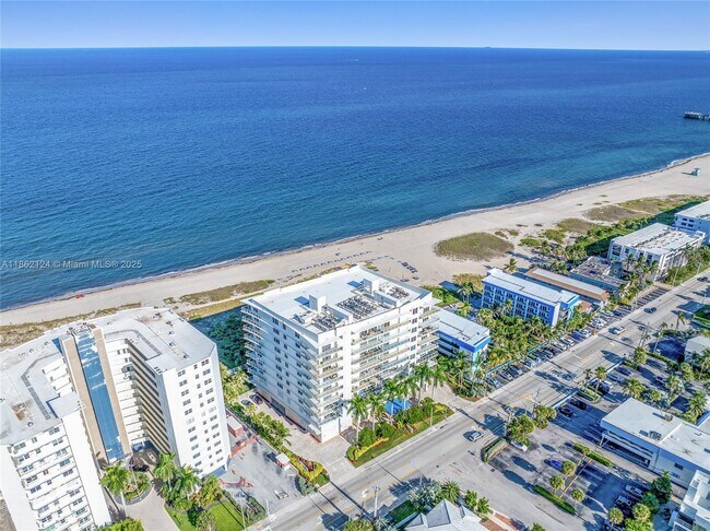 Building Photo - 704 N Ocean Blvd