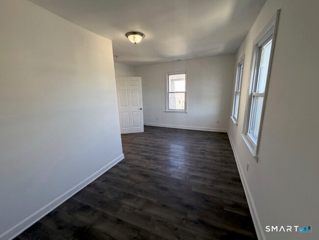 Building Photo - 30 Dora St