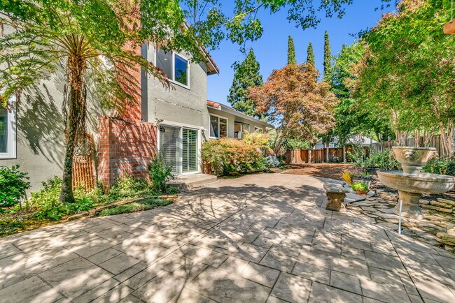 Building Photo - 30 Pony Ct