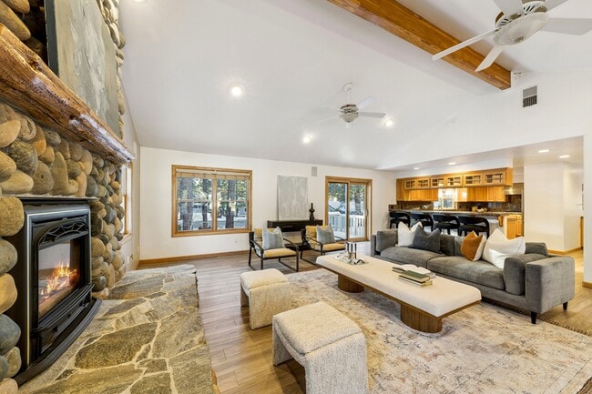 Building Photo - 926 Tanglewood Dr