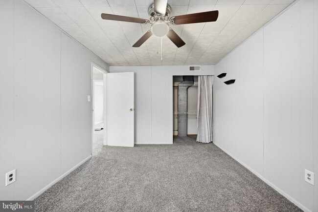 Building Photo - 7911 Bank St