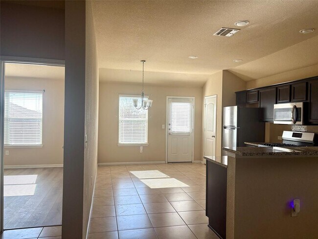 Building Photo - 2011 Langdale Ln