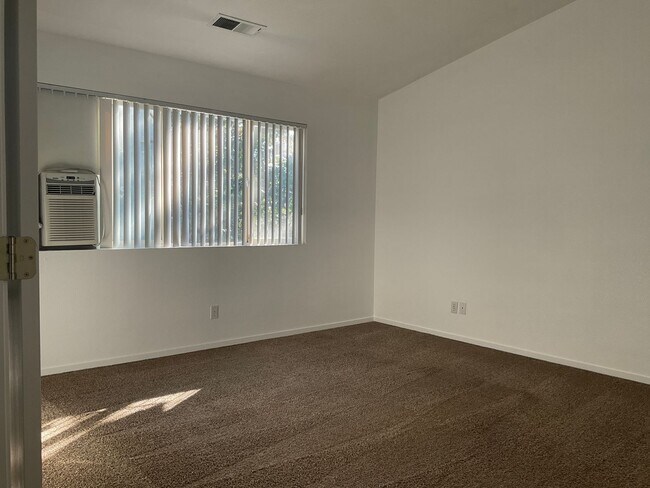 Building Photo - Sparks Family Home in Great Commuting and shopping Location with $1000 Move in Rent Credit!